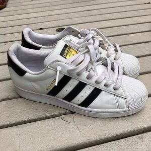 Adidas Superstar shoe white and black in good condition 7.5 men’s